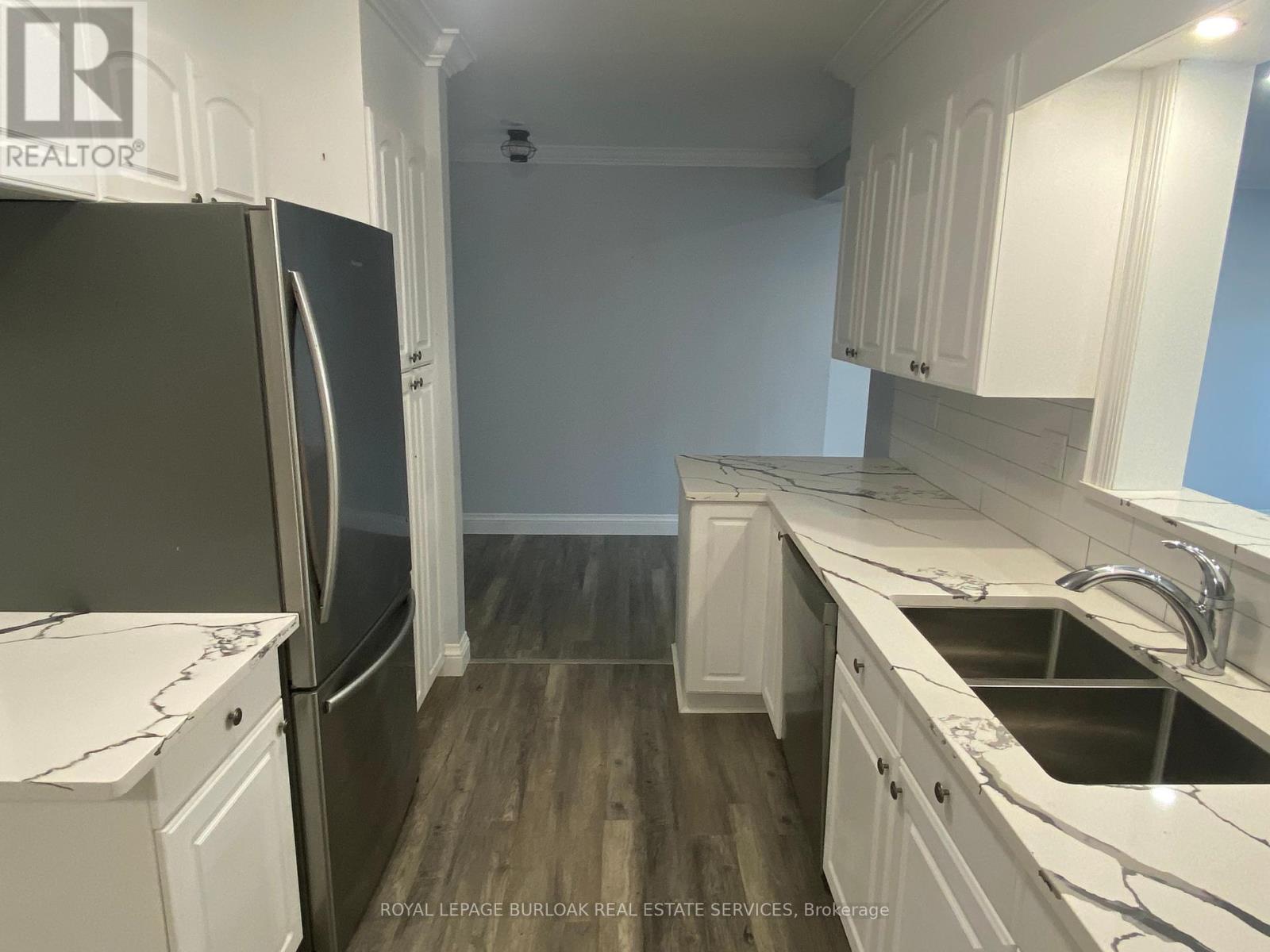 Photo 10 of 40 Kerman Avenue, Grimsby ON