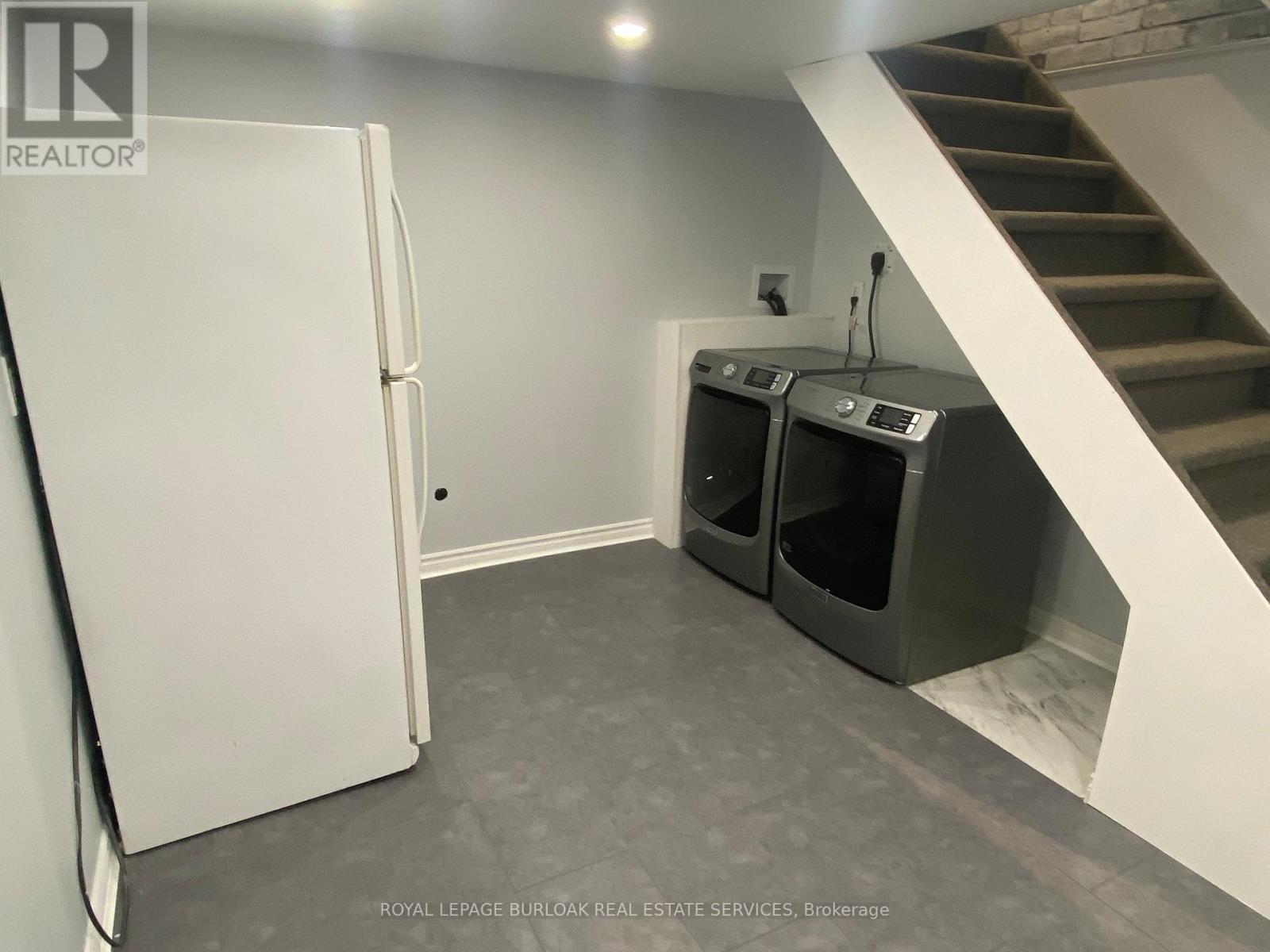 Photo 19 of 40 Kerman Avenue, Grimsby ON