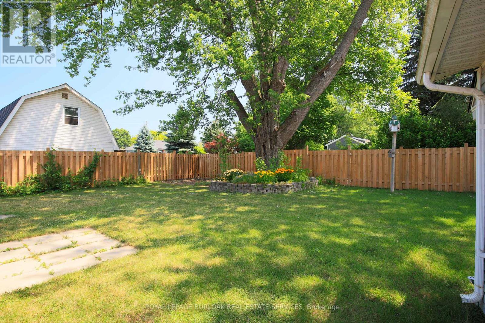 Photo 34 of 40 Kerman Avenue, Grimsby ON