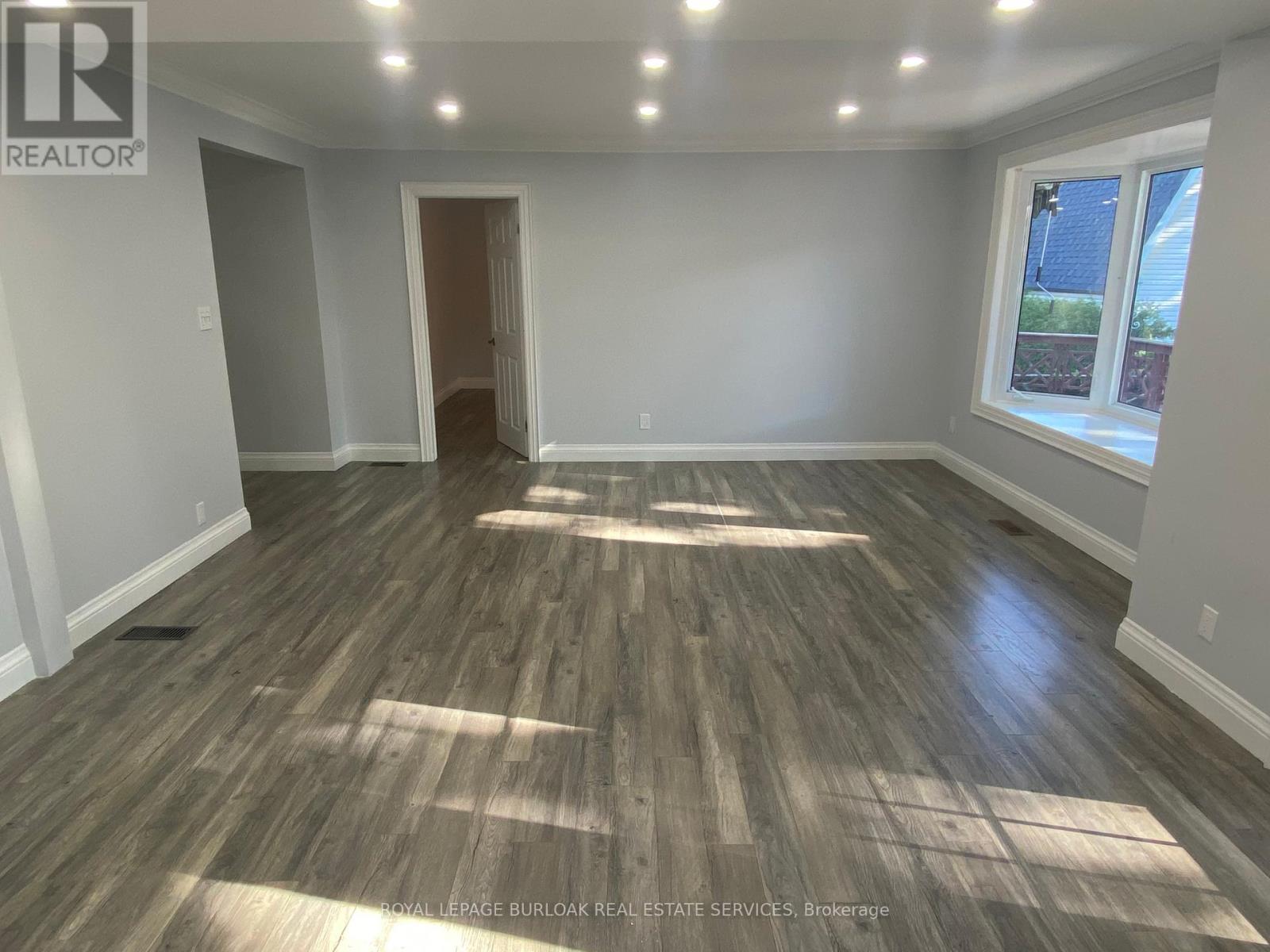 Photo 4 of 40 Kerman Avenue, Grimsby ON