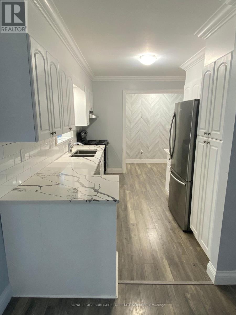 Photo 8 of 40 Kerman Avenue, Grimsby ON