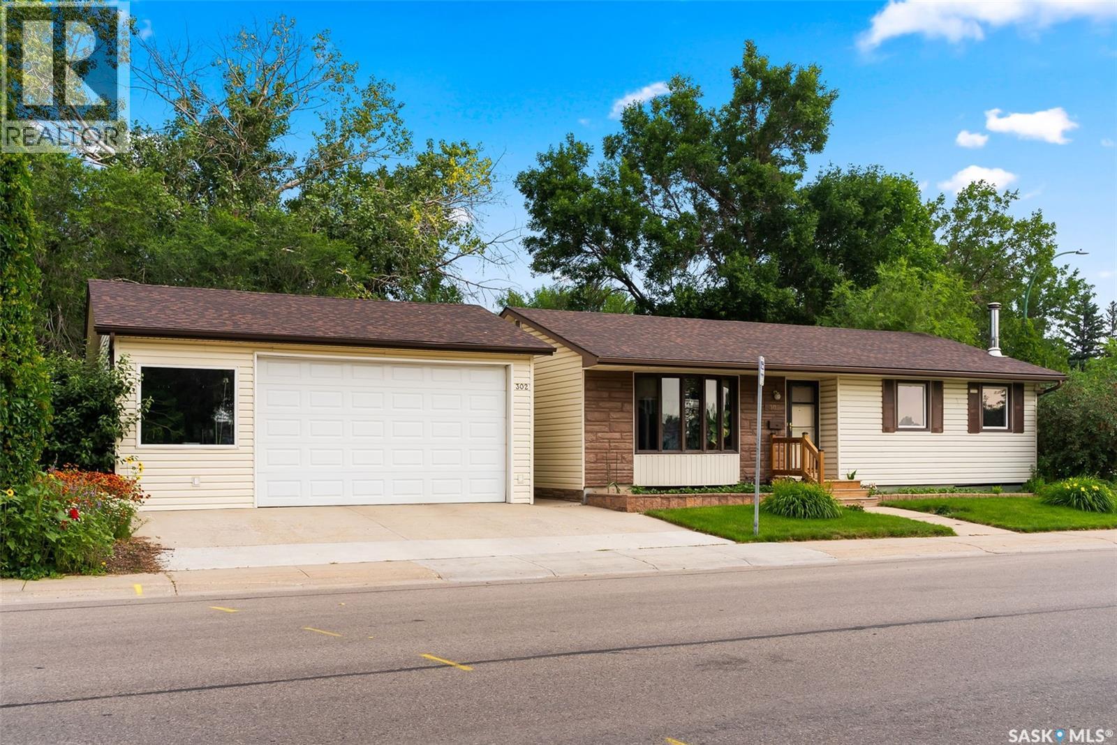 Photo 1 of 302 Cavendish Street, Regina SK