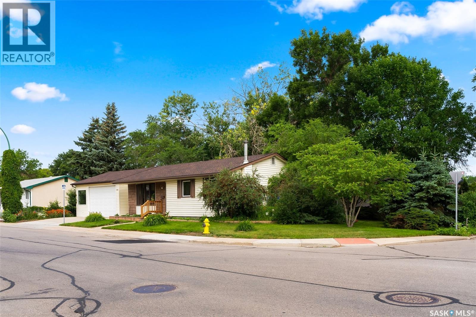 Photo 3 of 302 Cavendish Street, Regina SK