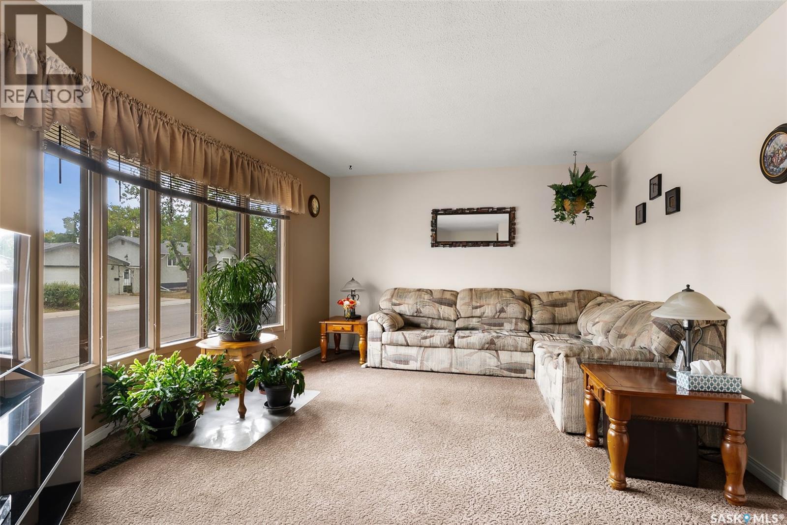 Photo 5 of 302 Cavendish Street, Regina SK