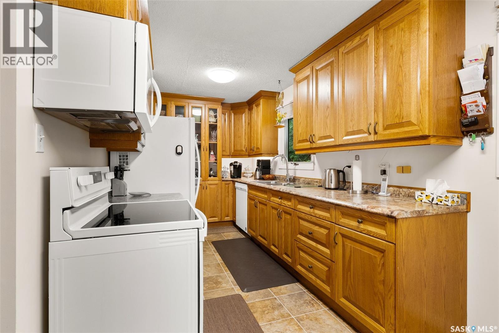 Photo 8 of 302 Cavendish Street, Regina SK