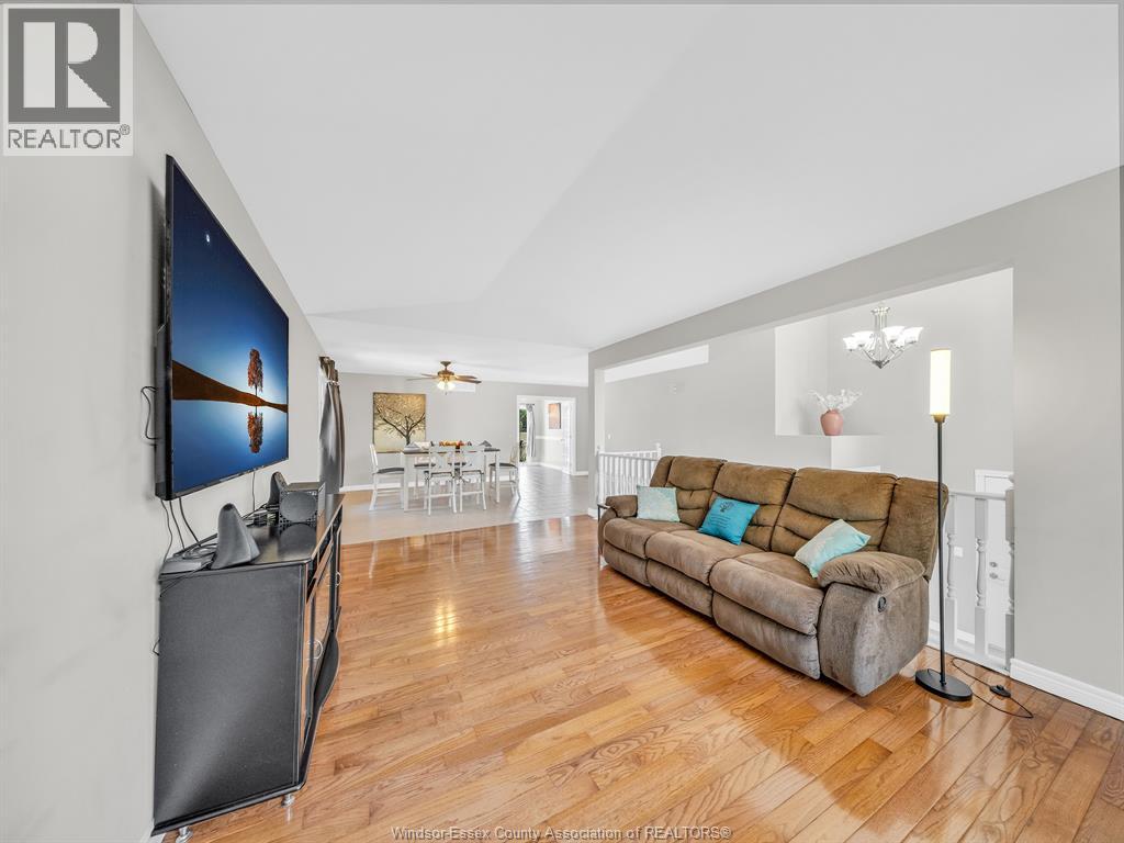 Photo 10 of 110 Sunset Drive, Harrow ON