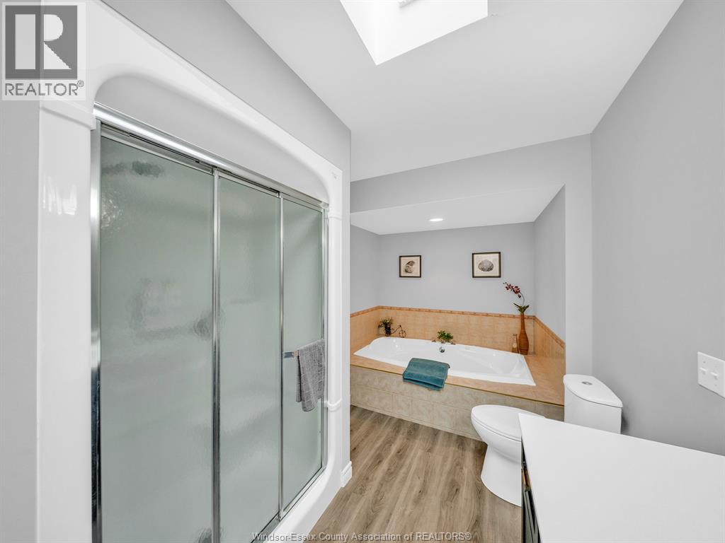 Photo 16 of 110 Sunset Drive, Harrow ON