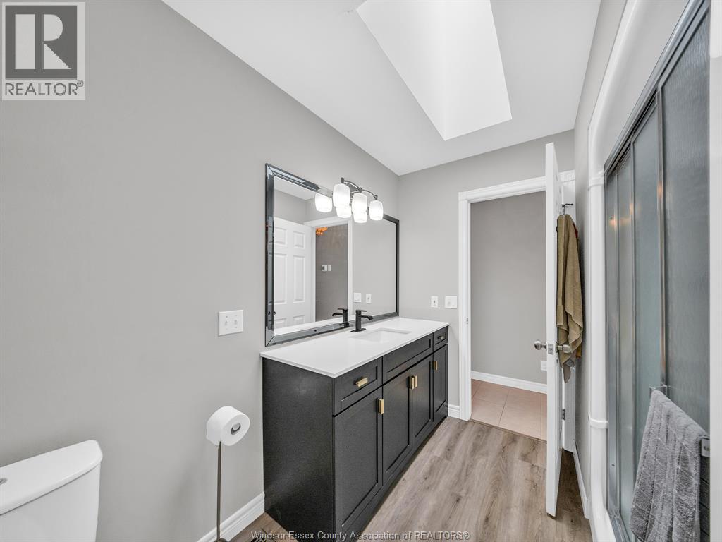 Photo 17 of 110 Sunset Drive, Harrow ON