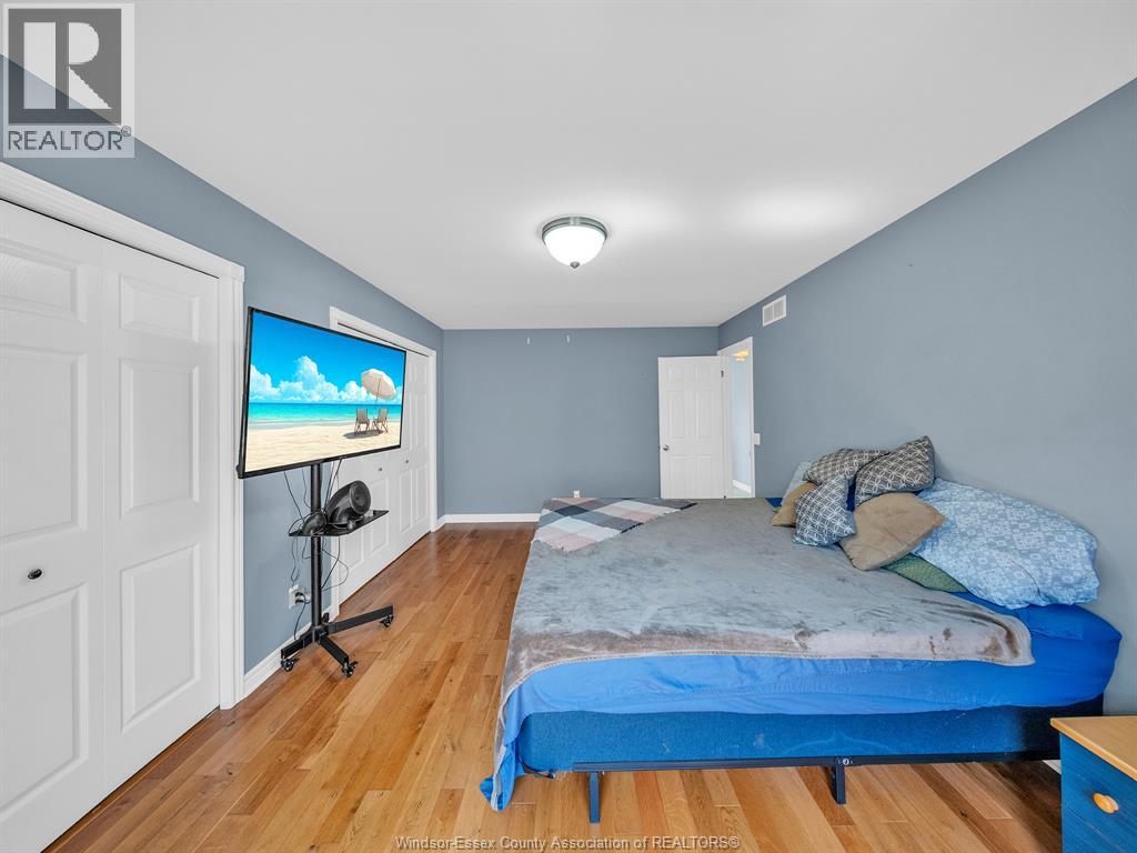 Photo 19 of 110 Sunset Drive, Harrow ON