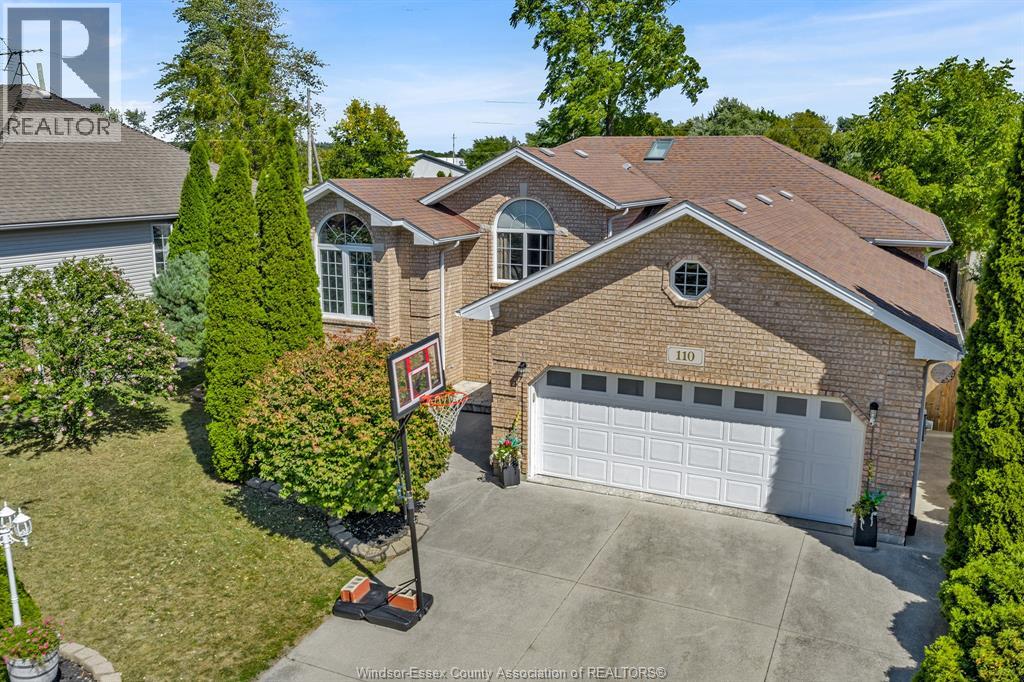 Photo 2 of 110 Sunset Drive, Harrow ON