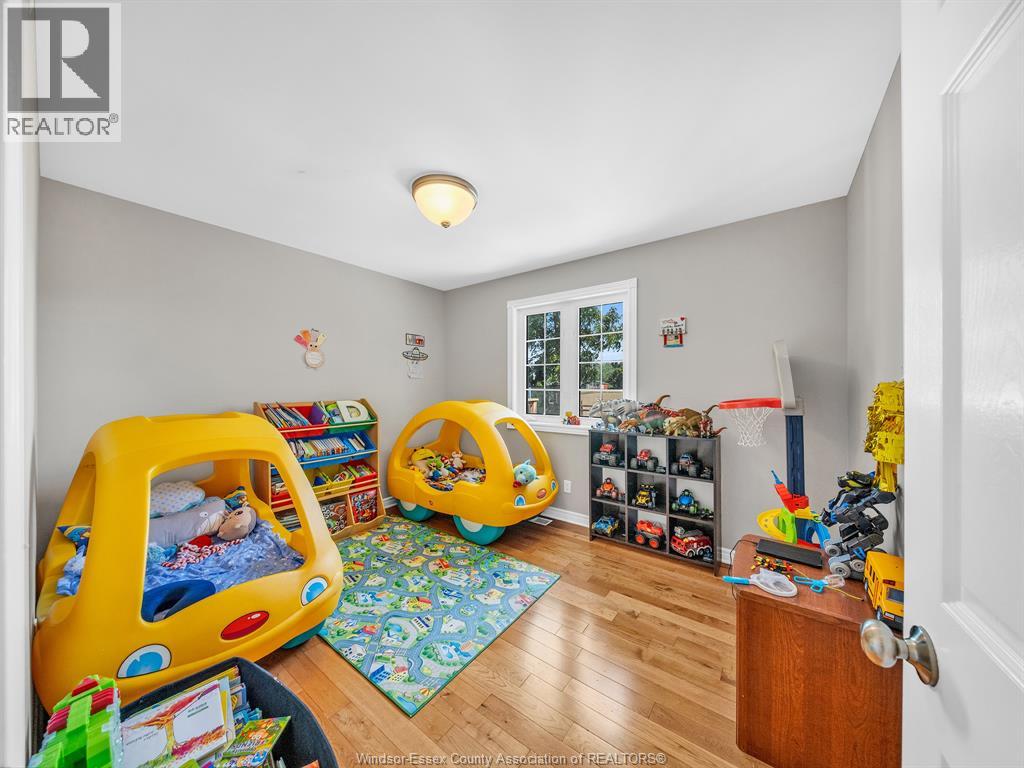 Photo 20 of 110 Sunset Drive, Harrow ON
