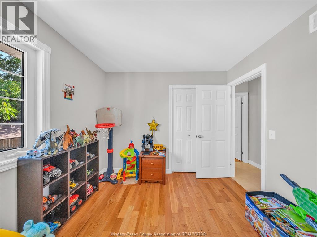 Photo 21 of 110 Sunset Drive, Harrow ON