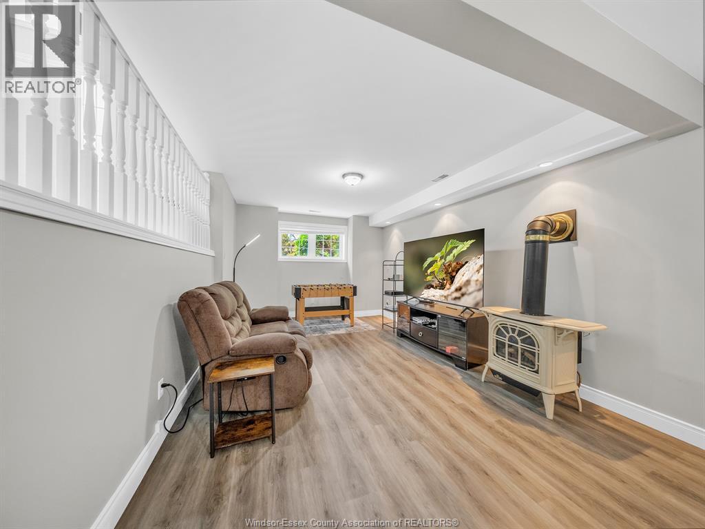 Photo 27 of 110 Sunset Drive, Harrow ON