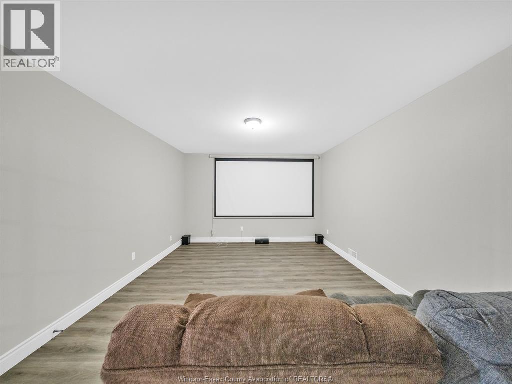 Photo 28 of 110 Sunset Drive, Harrow ON