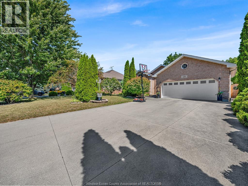 Photo 3 of 110 Sunset Drive, Harrow ON