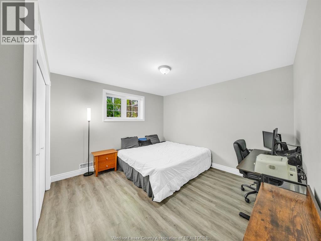 Photo 32 of 110 Sunset Drive, Harrow ON