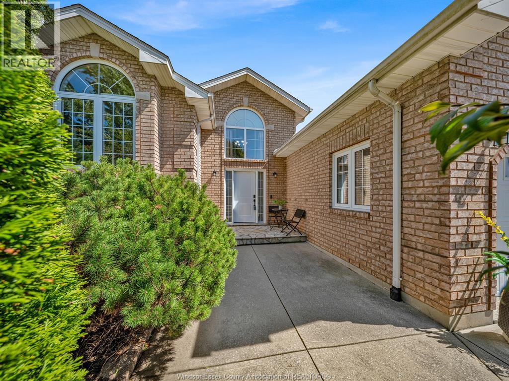 Photo 5 of 110 Sunset Drive, Harrow ON