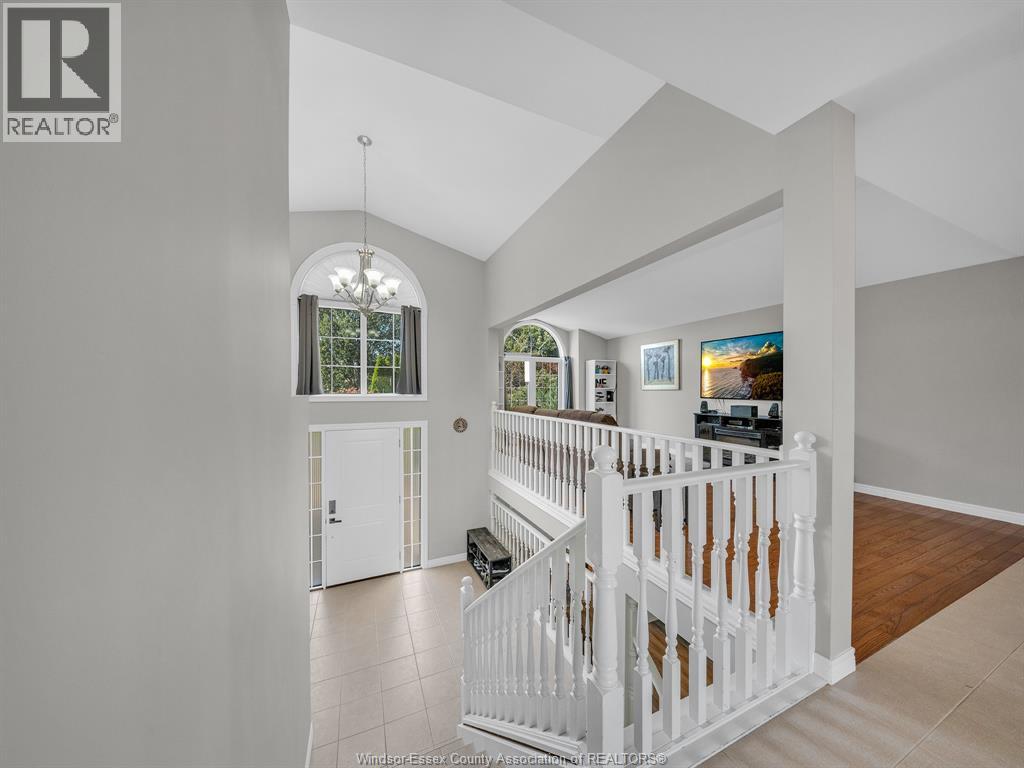 Photo 8 of 110 Sunset Drive, Harrow ON