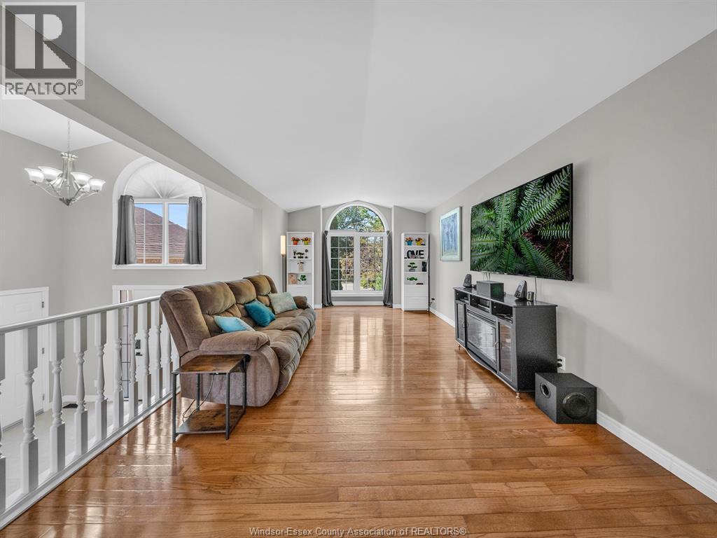 Photo 9 of 110 Sunset Drive, Harrow ON