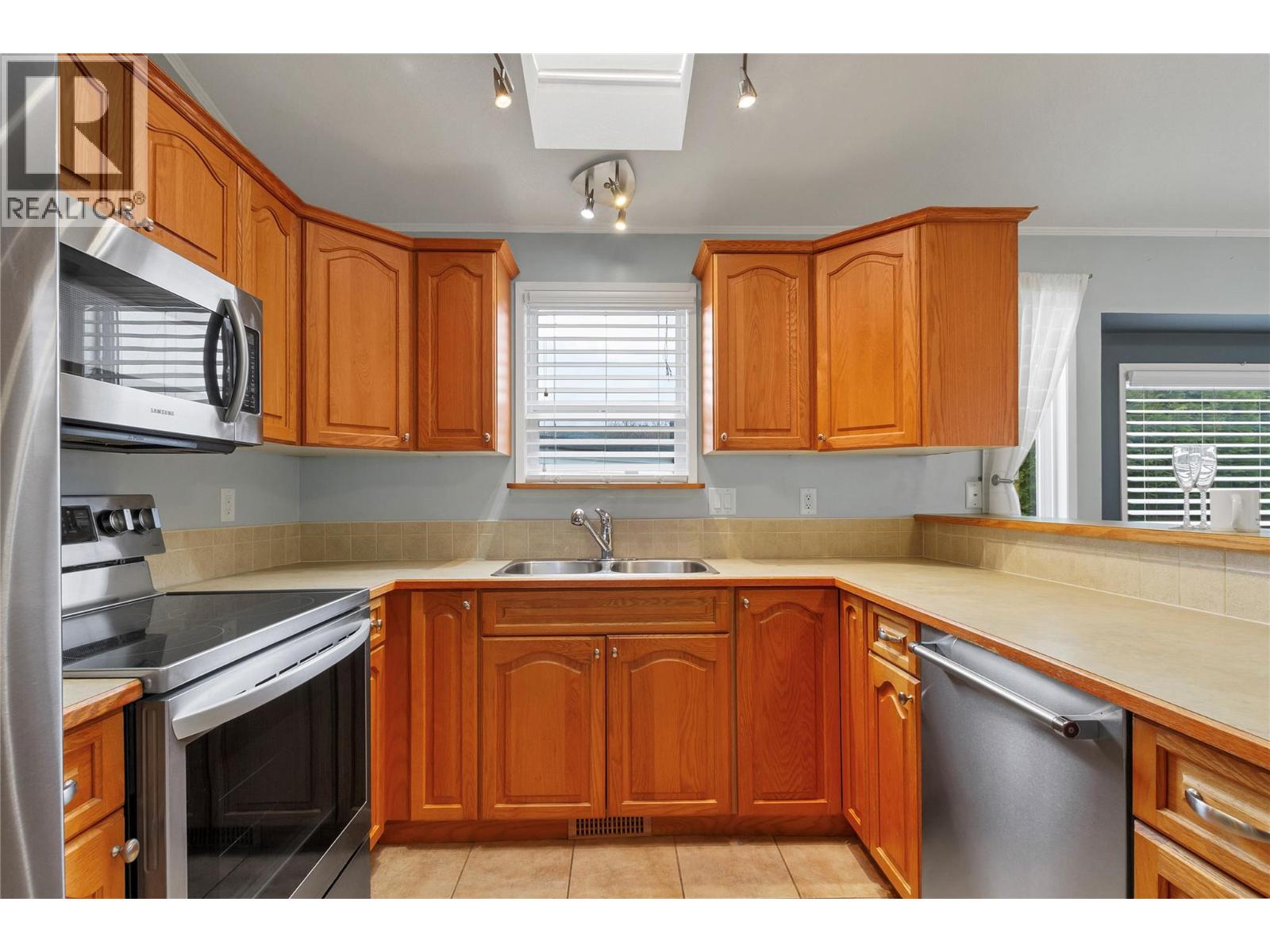 #136 415 Commonwealth Road - 10