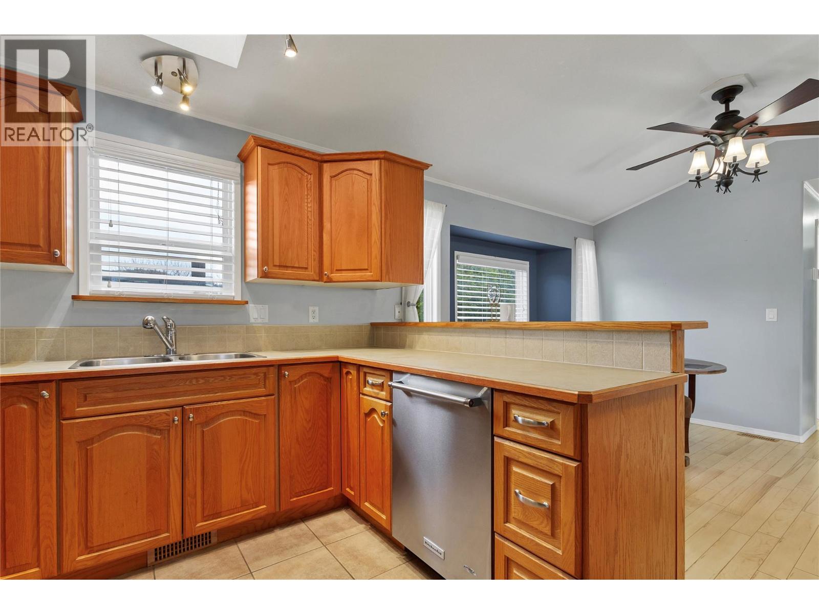 #136 415 Commonwealth Road - 14