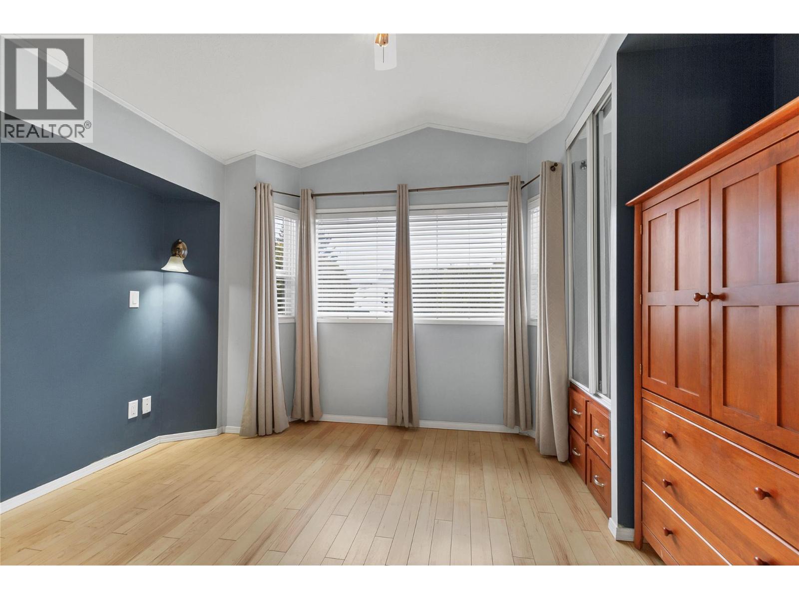 #136 415 Commonwealth Road - 18