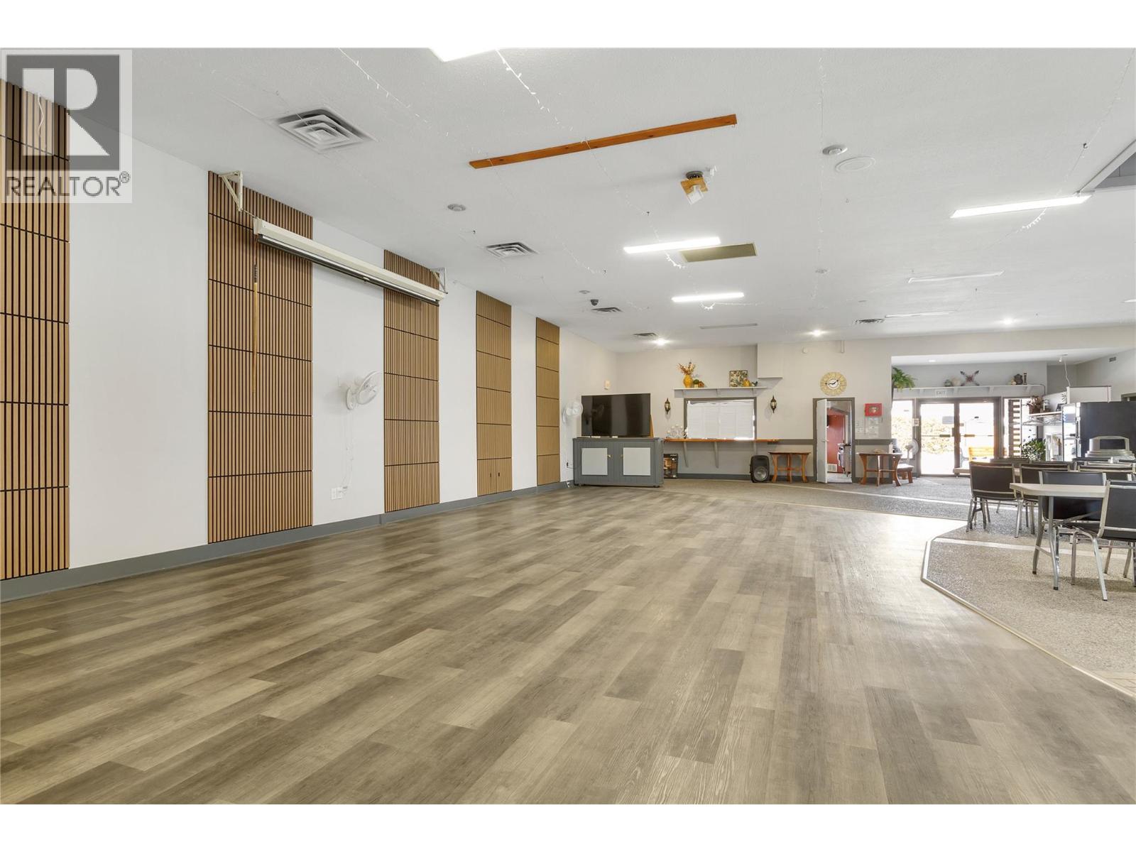 #136 415 Commonwealth Road - 37