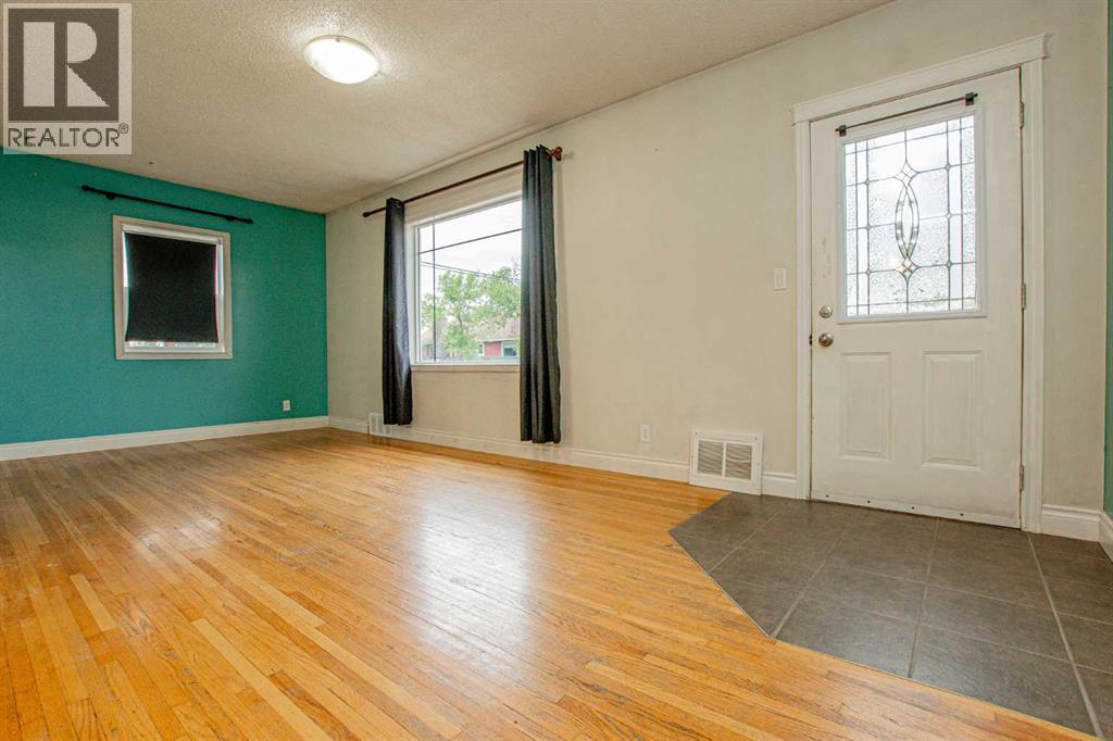 Photo 3 of 9818 97 Street, Sexsmith AB