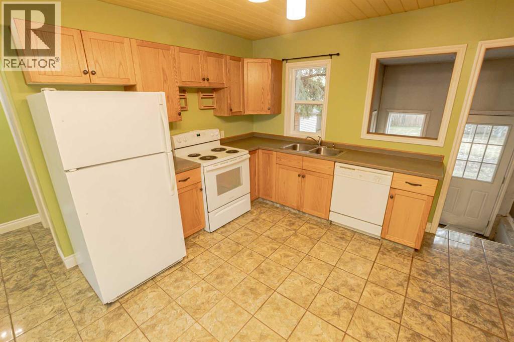 Photo 5 of 9818 97 Street, Sexsmith AB
