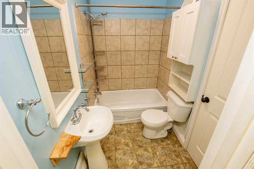 Photo 10 of 9818 97 Street, Sexsmith AB