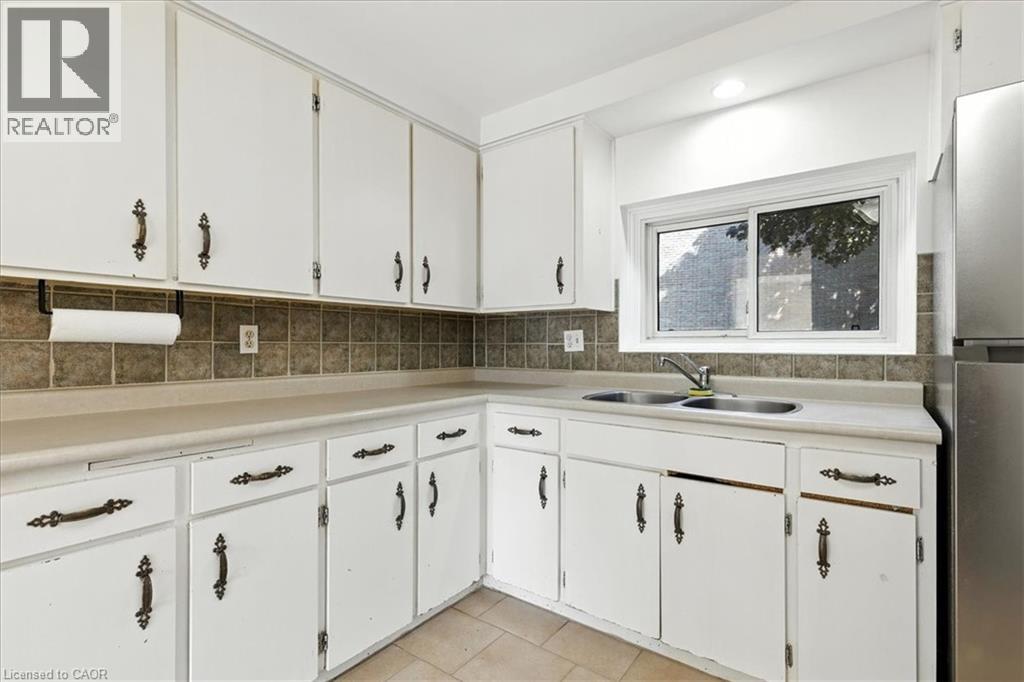 Photo 10 of 11 Grand River Boulevard Unit 29, Kitchener ON
