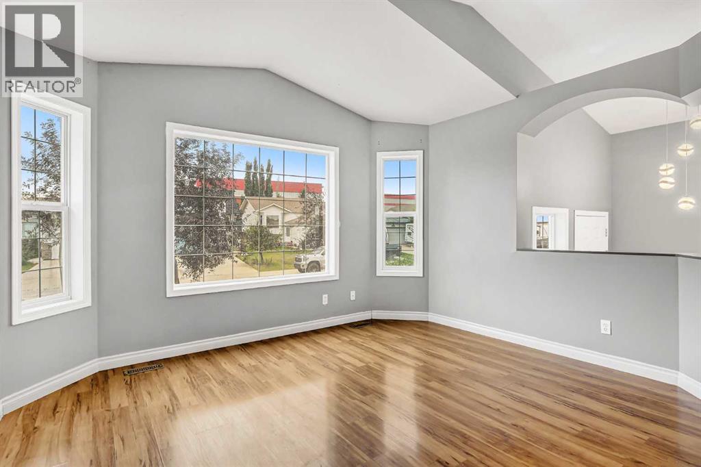 Photo 3 of 10422 72 Avenue, Grande Prairie AB