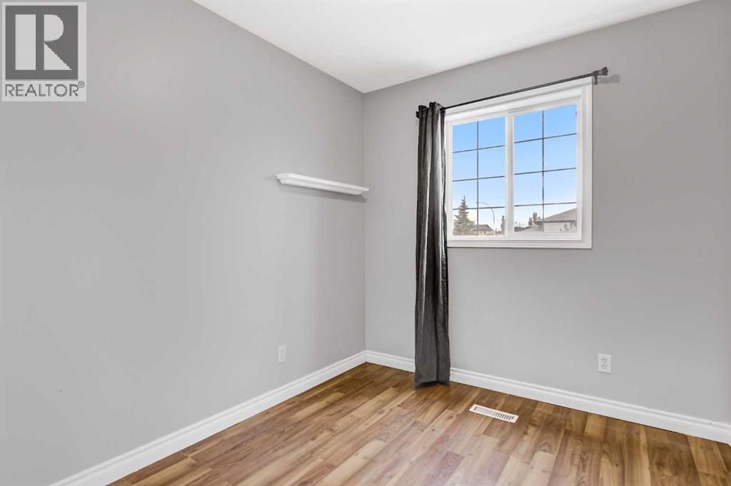 Photo 8 of 10422 72 Avenue, Grande Prairie AB