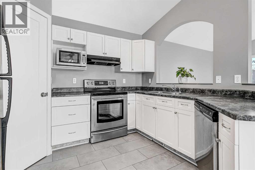 Photo 7 of 10422 72 Avenue, Grande Prairie AB