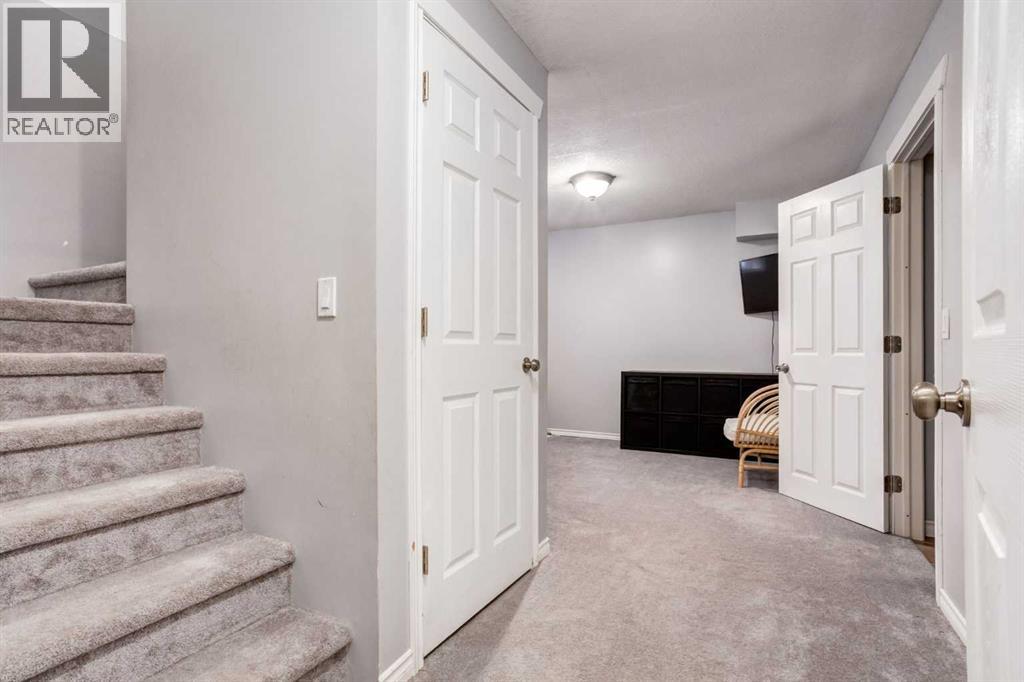 Photo 20 of 58 Cramond Close Se, Calgary AB