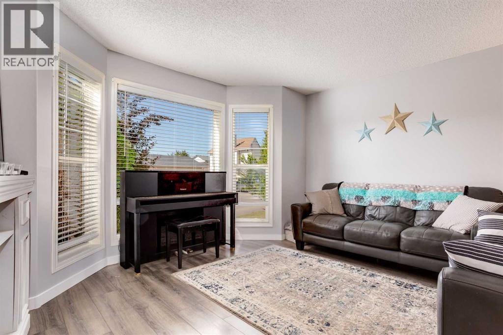 Photo 4 of 58 Cramond Close Se, Calgary AB