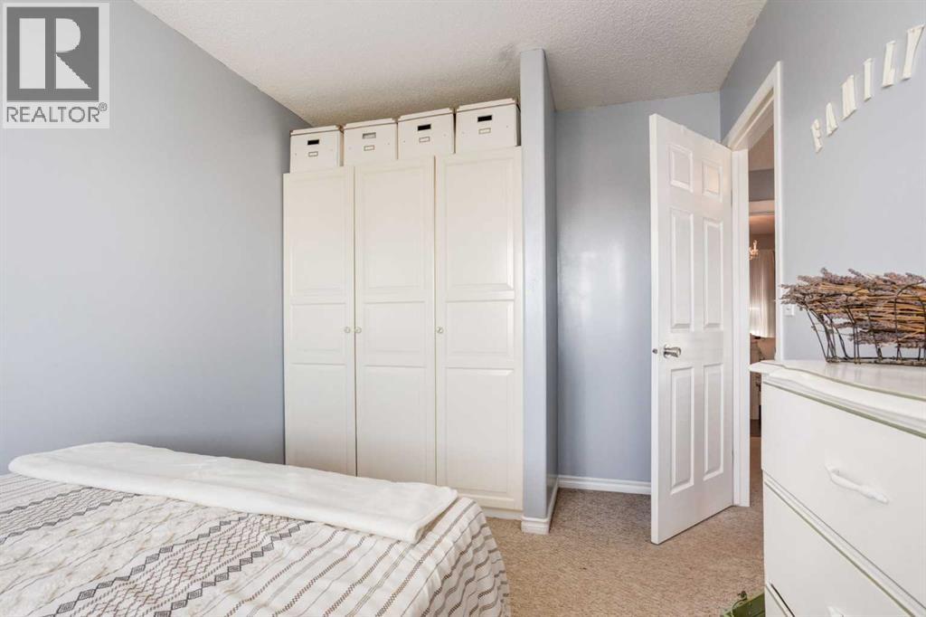Photo 18 of 58 Cramond Close Se, Calgary AB