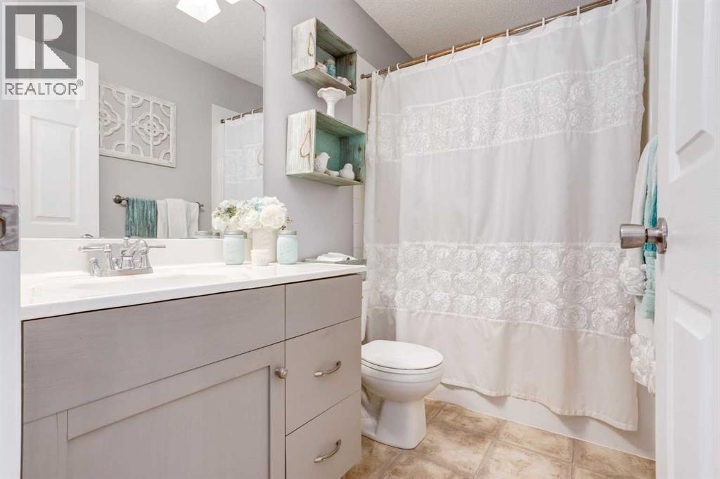 Photo 15 of 58 Cramond Close Se, Calgary AB