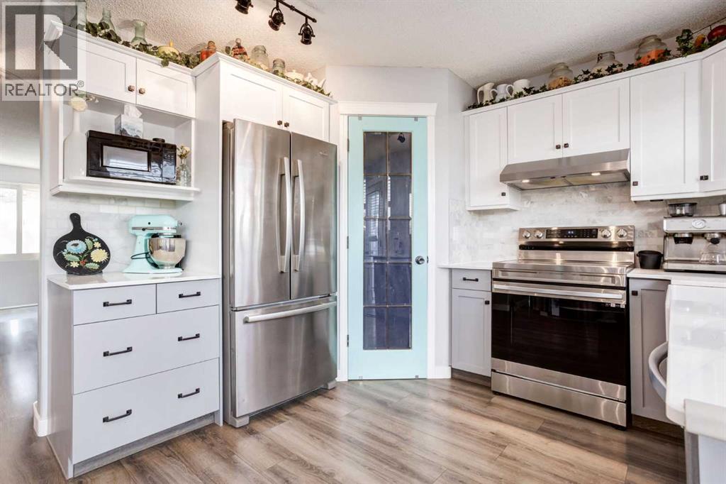 Photo 9 of 58 Cramond Close Se, Calgary AB