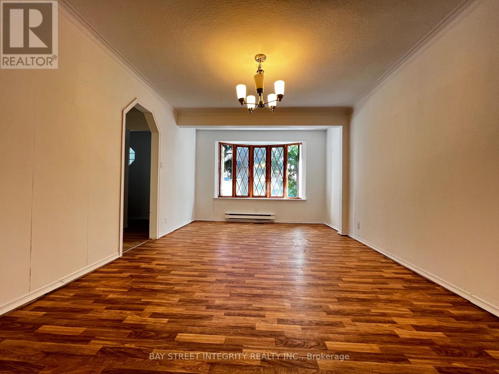 Photo 3 of 204 Greenfield Avenue, Toronto ON