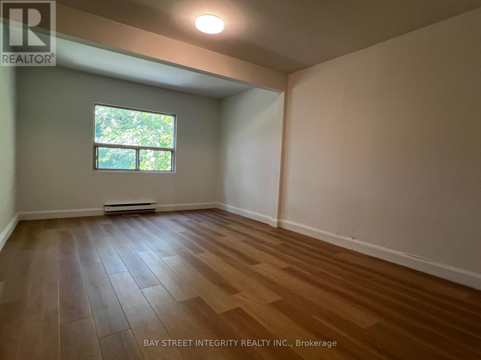 Photo 4 of 204 Greenfield Avenue, Toronto ON