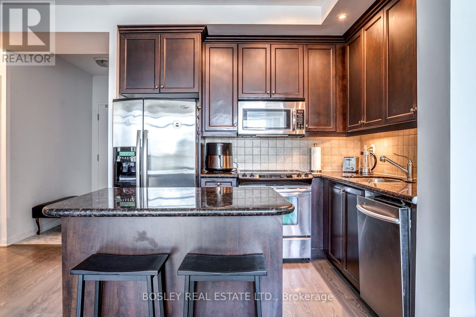 Photo 13 of 532 628 Fleet Street, Toronto ON