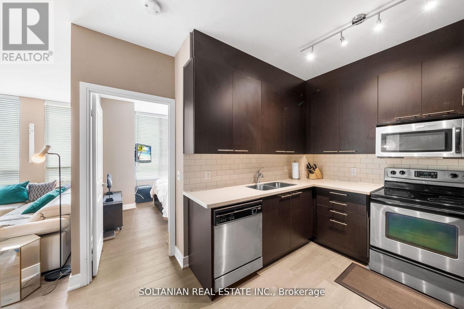 Photo 11 of 105 88 Broadway Avenue, Toronto ON