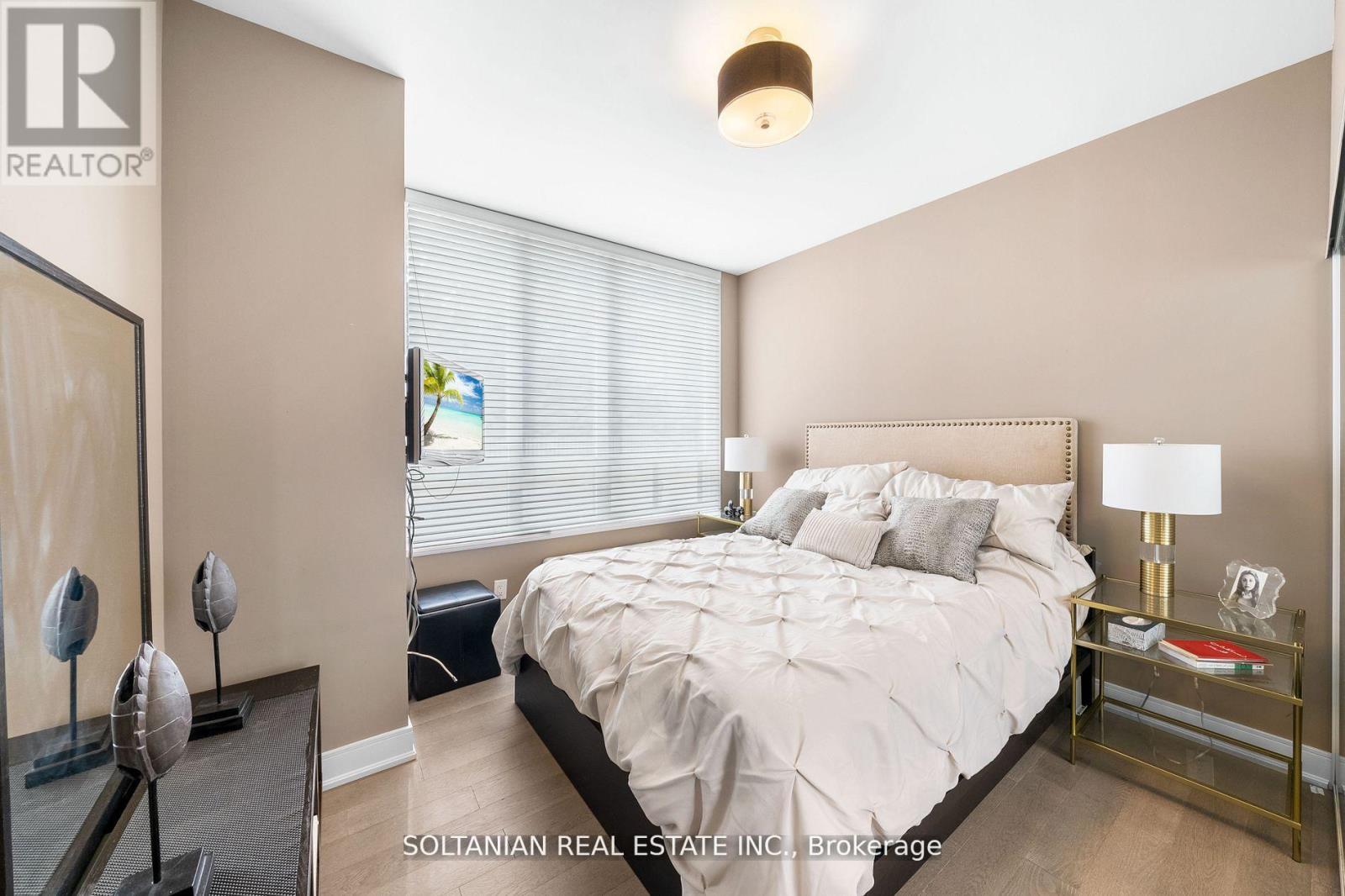 Photo 7 of 105 88 Broadway Avenue, Toronto ON