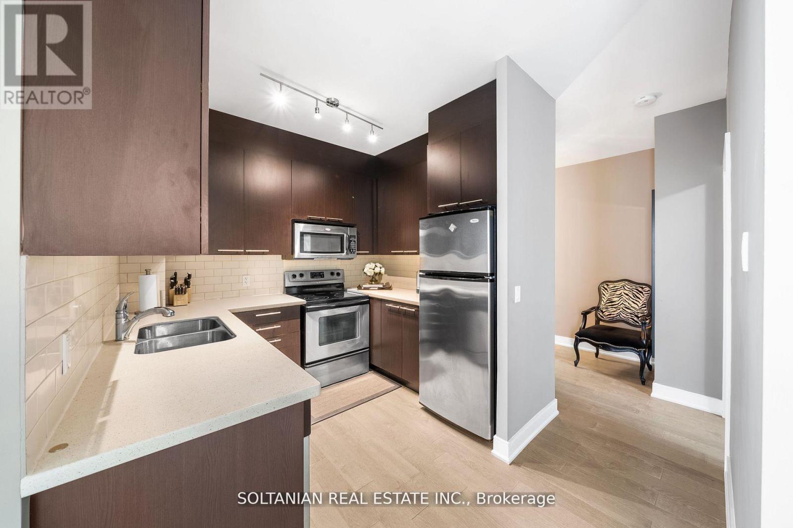 Photo 9 of 105 88 Broadway Avenue, Toronto ON