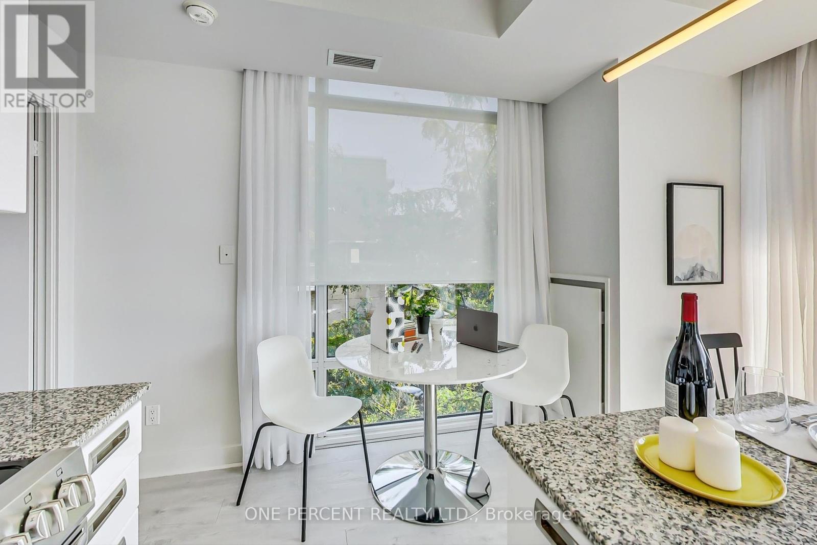 Photo 4 of 314 90 Stadium Road, Toronto ON