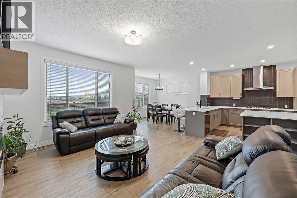 Photo 10 of 931 Langholm Drive Se, Airdrie AB