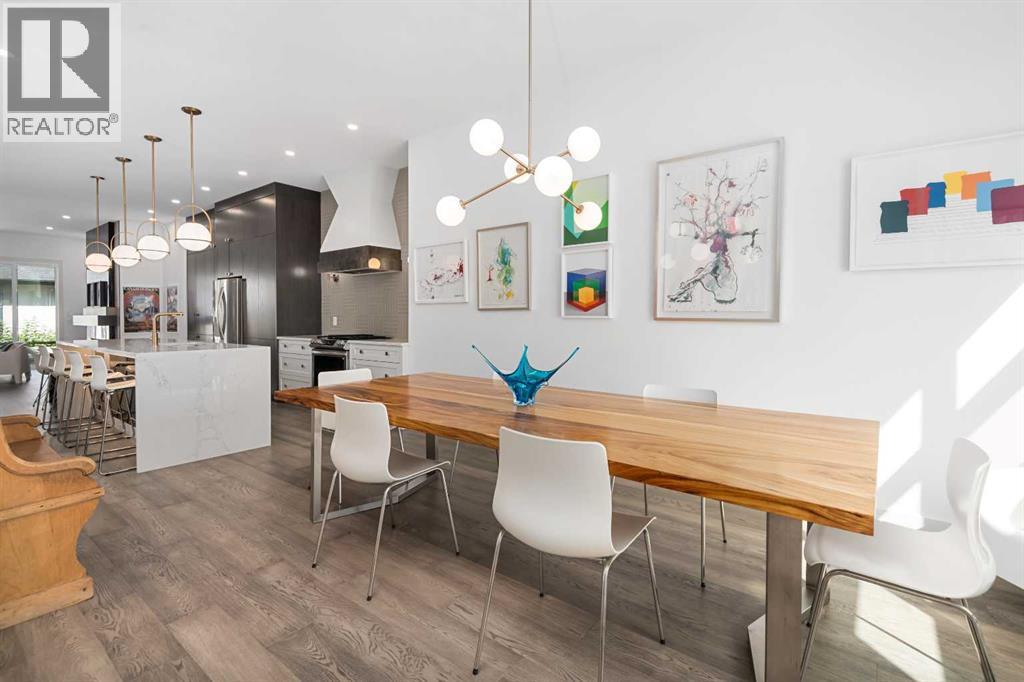 Photo 3 of 2126 B 52 Avenue Sw, Calgary AB