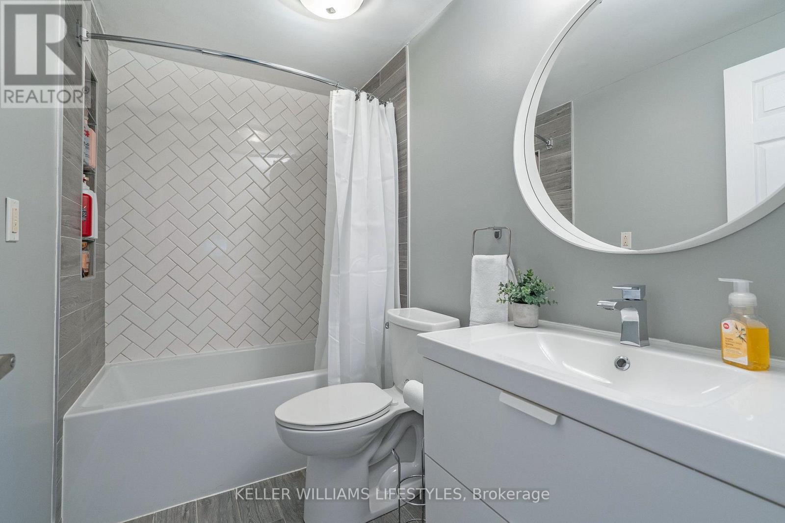 Photo 26 of 21 Beechbank Crescent, London South ON