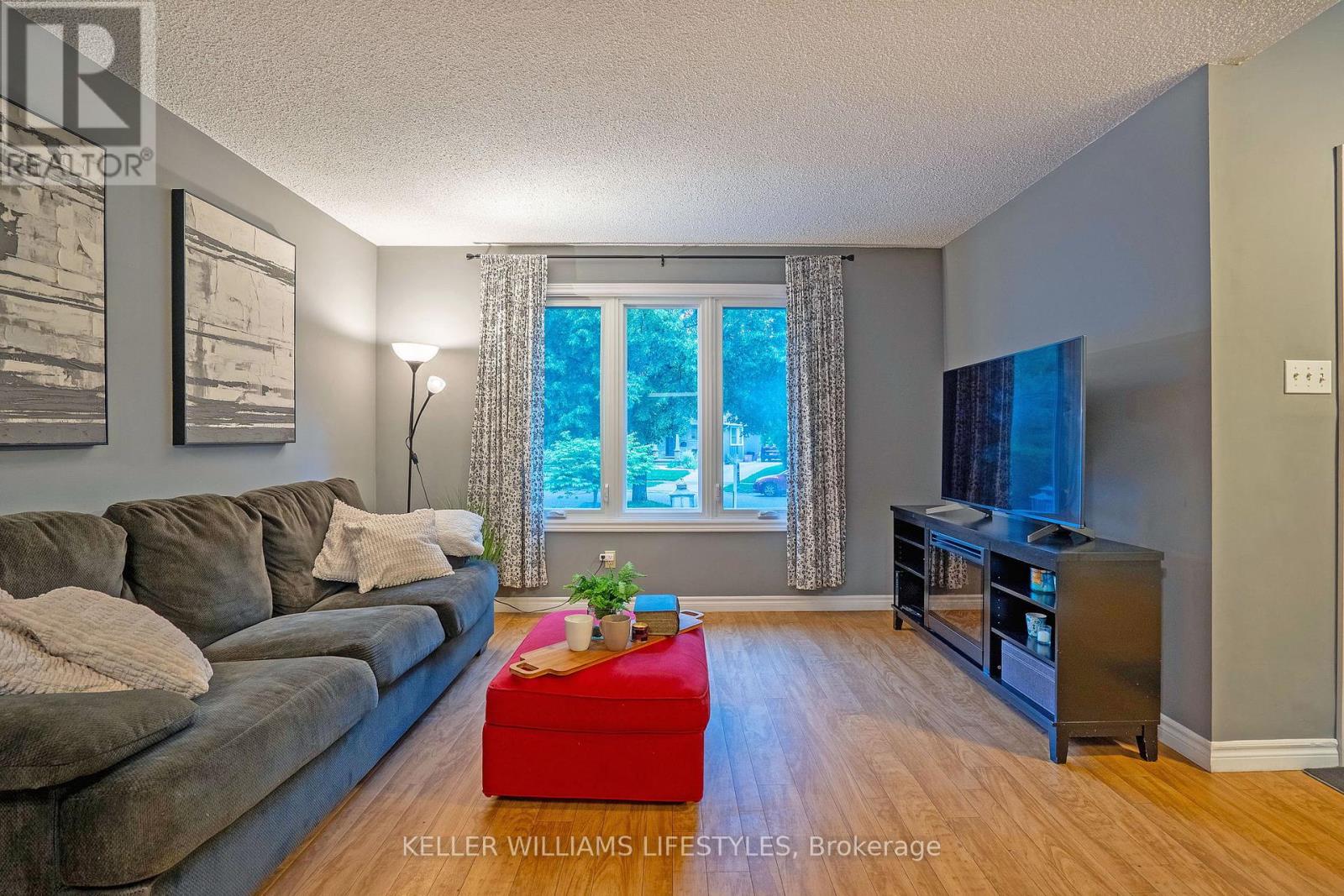 Photo 4 of 21 Beechbank Crescent, London South ON